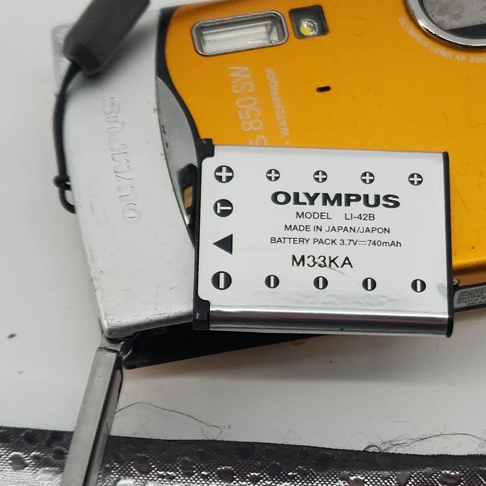 Olympus Stylus 850 SW & Nikon Coolpix 4600‎ Digital Camera Lot Tested Read